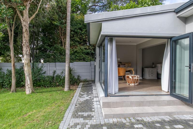 5 Bedroom Property for Sale in Constantia Western Cape